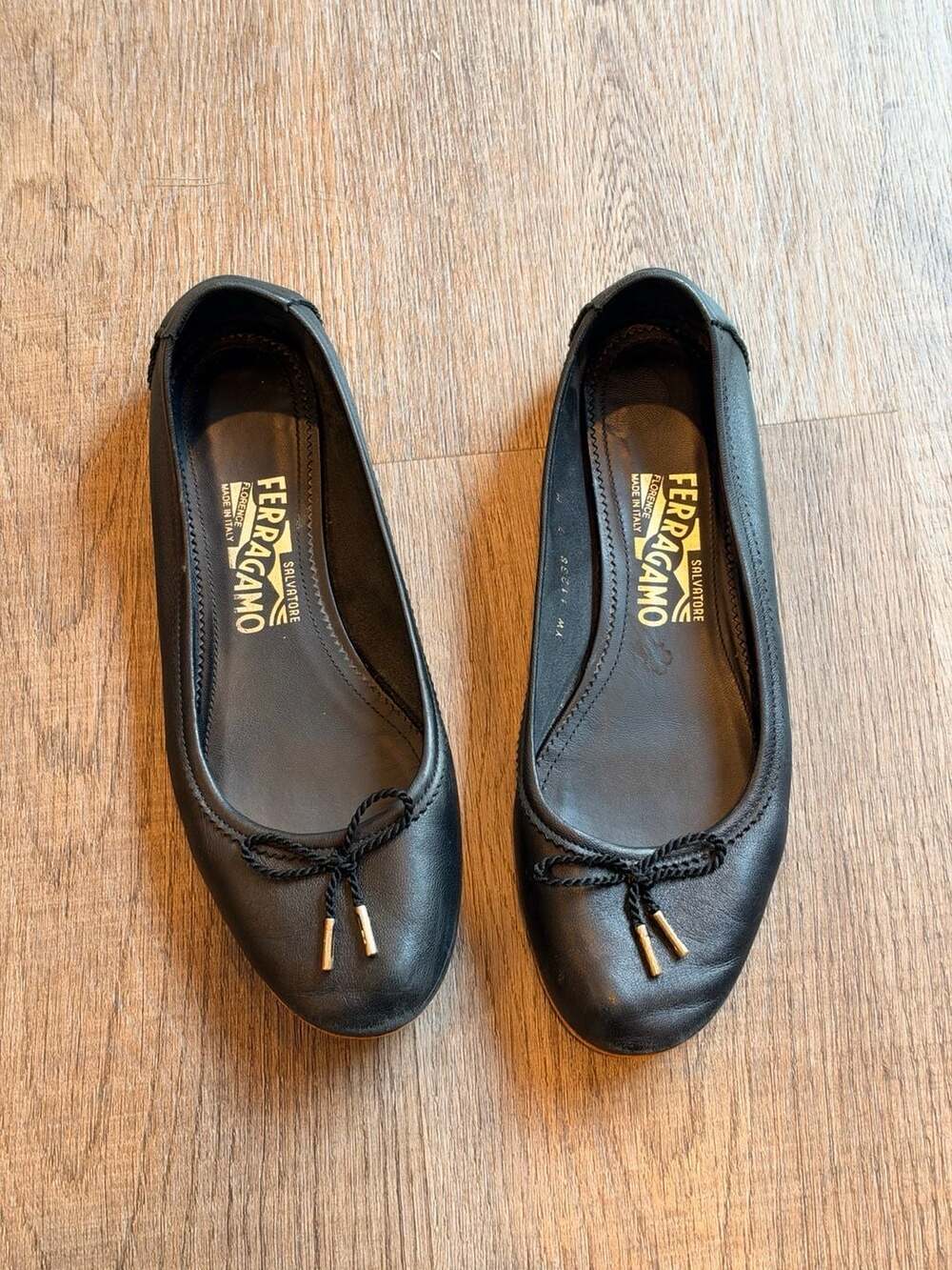 Salvatore Ferragamo Black Leather Bow Ballet Flats Size 7M